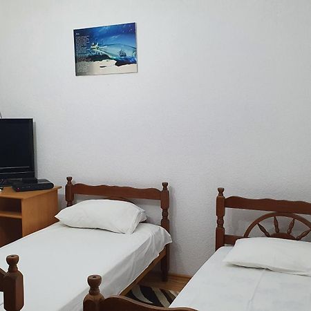 Guesthouse Sinani อุลซิน ภายนอก รูปภาพ