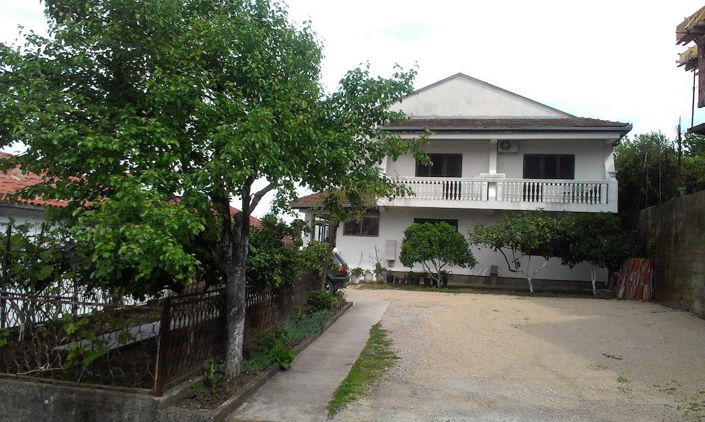 Guesthouse Sinani อุลซิน ภายนอก รูปภาพ
