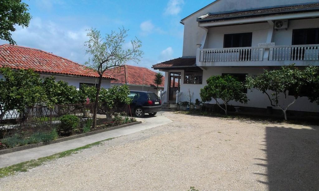 Guesthouse Sinani อุลซิน ภายนอก รูปภาพ