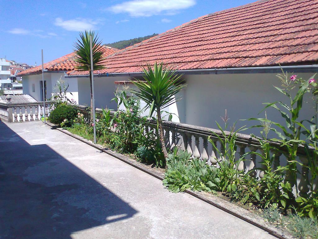 Guesthouse Sinani อุลซิน ภายนอก รูปภาพ