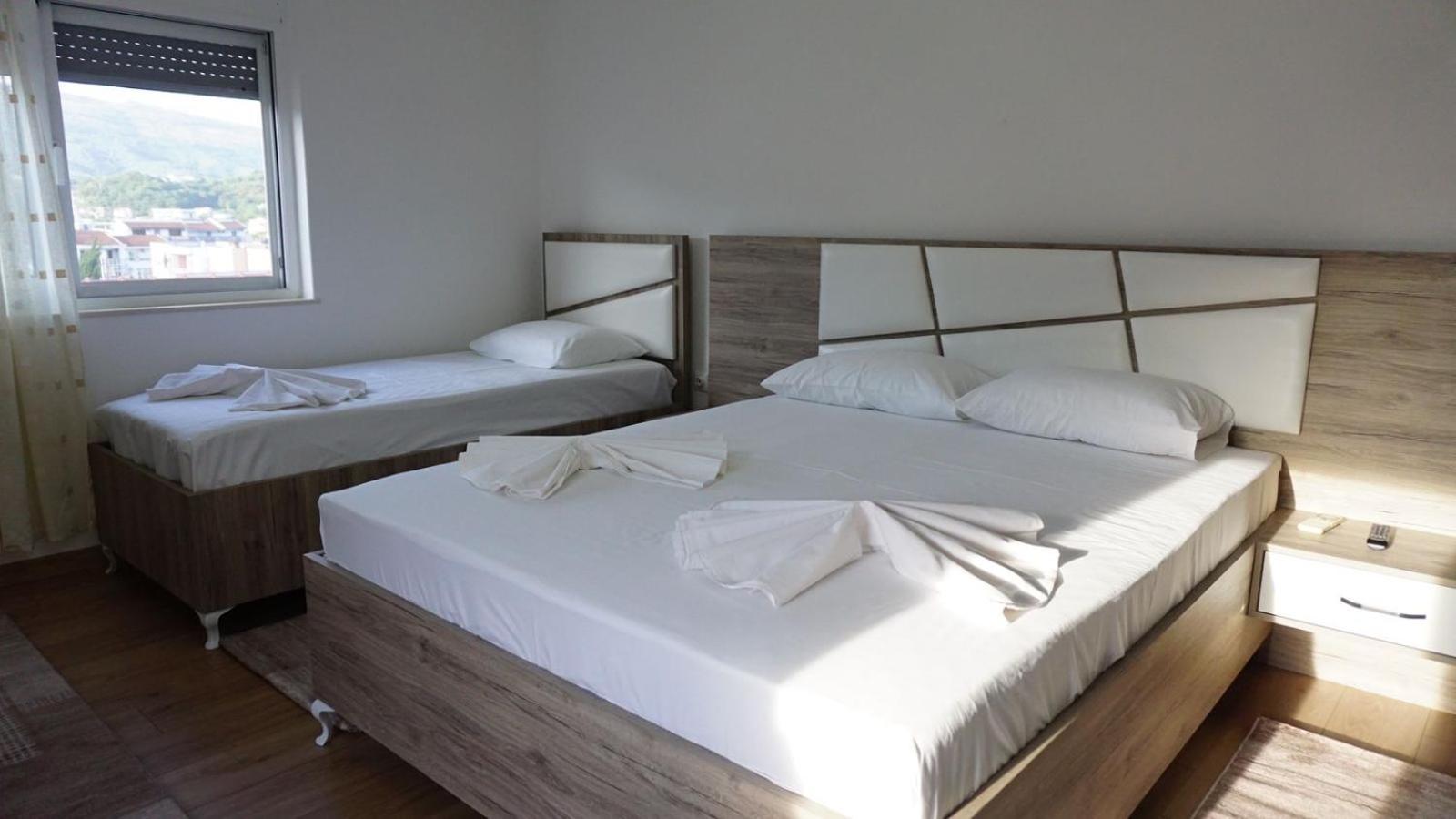 Guesthouse Sinani อุลซิน ภายนอก รูปภาพ