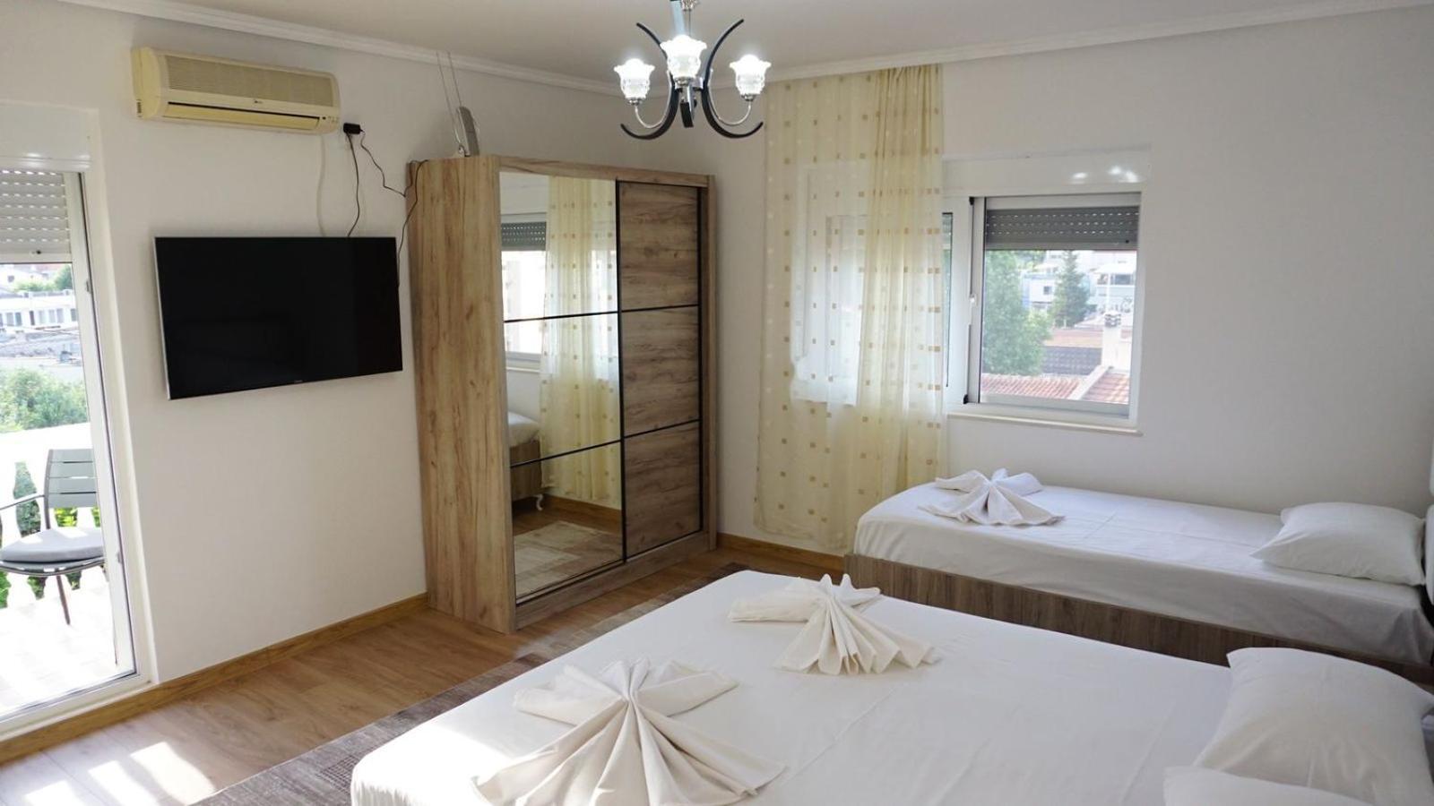 Guesthouse Sinani อุลซิน ภายนอก รูปภาพ