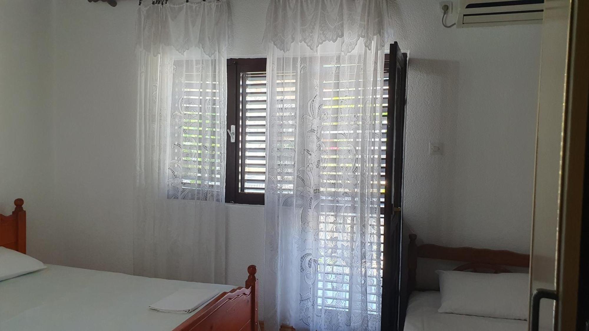 Guesthouse Sinani อุลซิน ภายนอก รูปภาพ