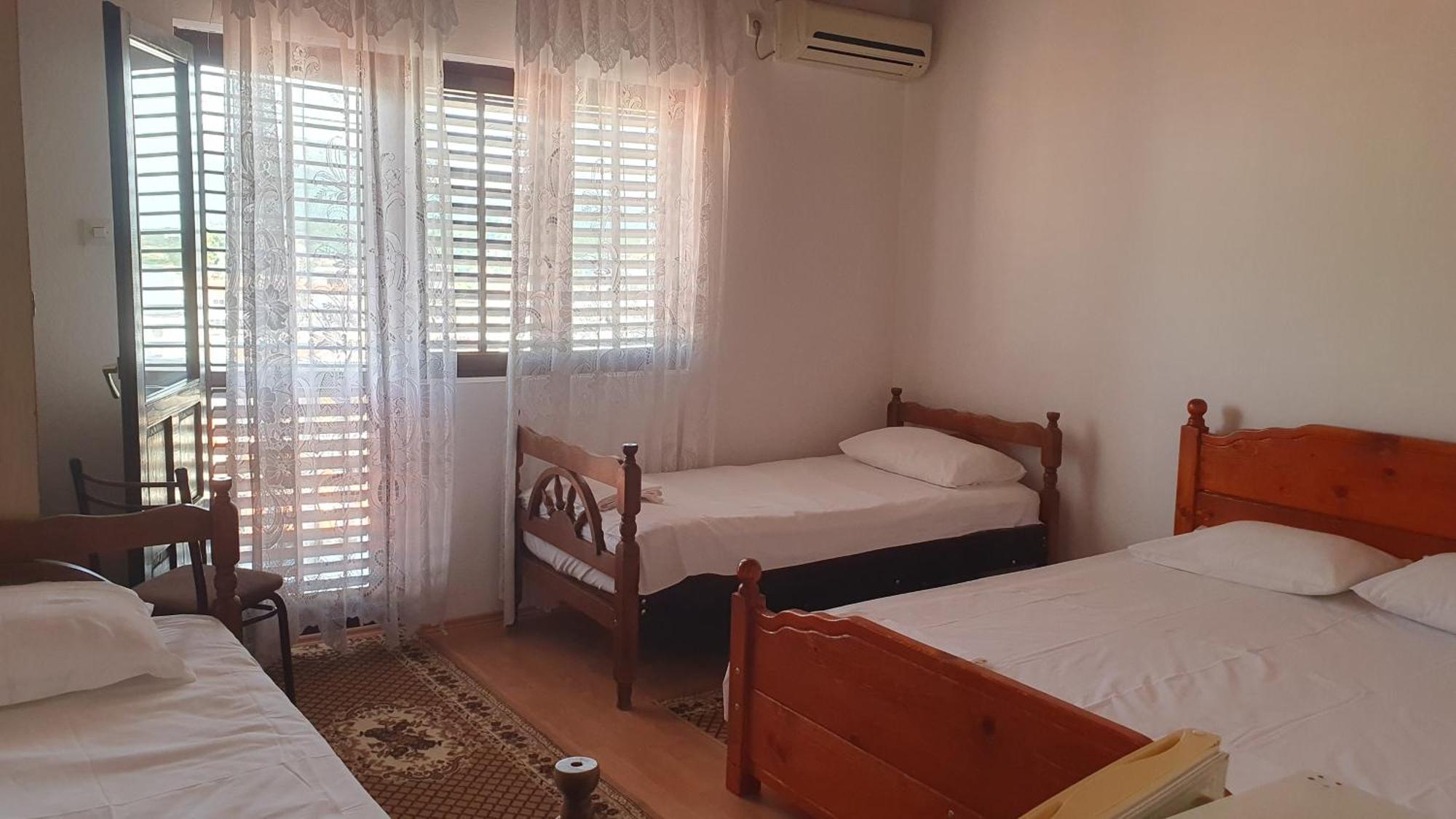 Guesthouse Sinani อุลซิน ภายนอก รูปภาพ