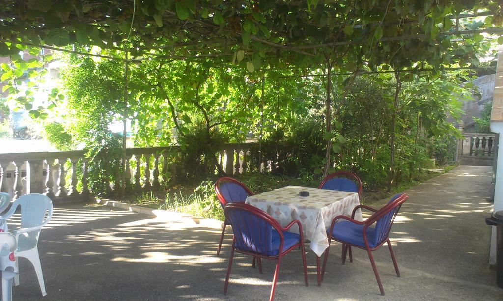 Guesthouse Sinani อุลซิน ภายนอก รูปภาพ
