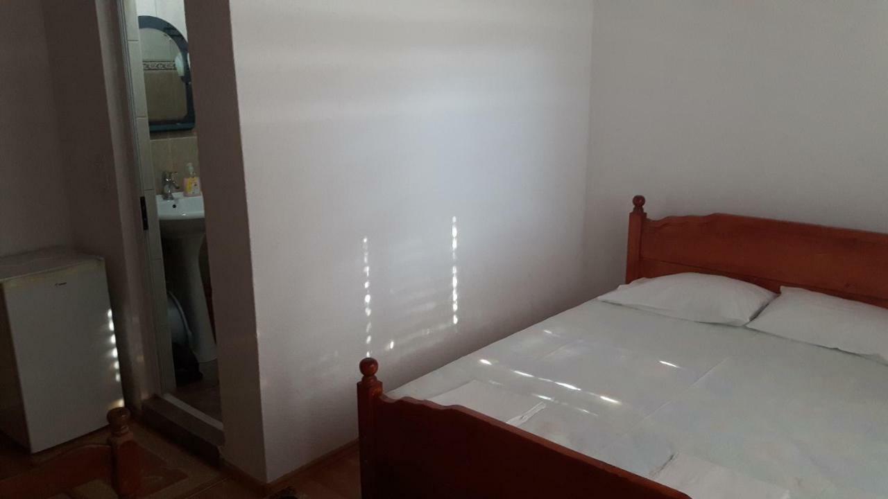 Guesthouse Sinani อุลซิน ภายนอก รูปภาพ